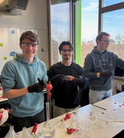 Weihnachtsaktion der Q1-Chemiekurse